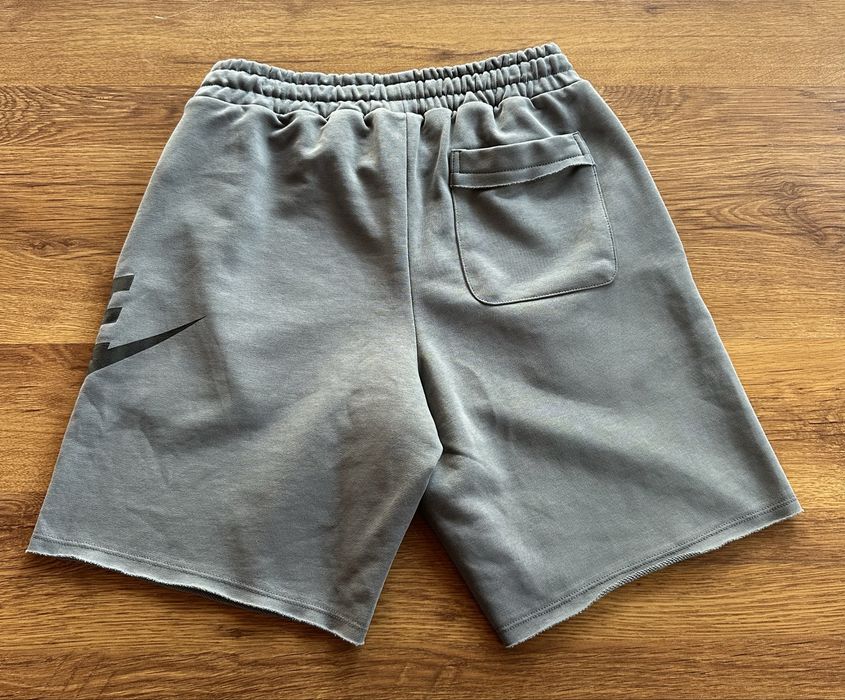 Мъжки,памучни,сиви къси панталонки Nike със страничен надпис