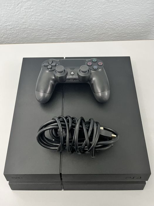 Продам Playstation 4