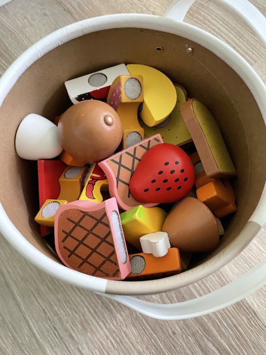 Дървена храна за рязане в кофа - 47 части - EcoToys