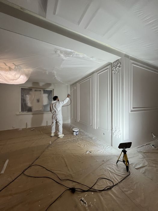 Покраска стен и потолков краскопультом