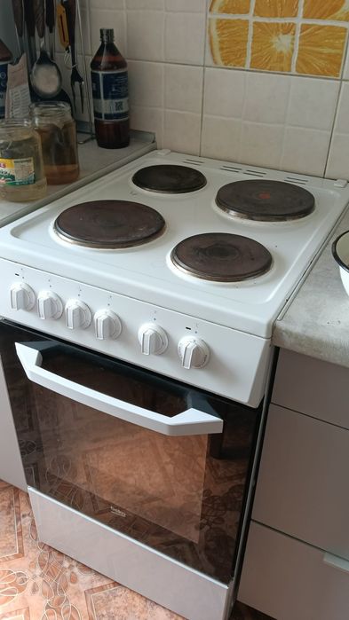 Плита хорошая работает