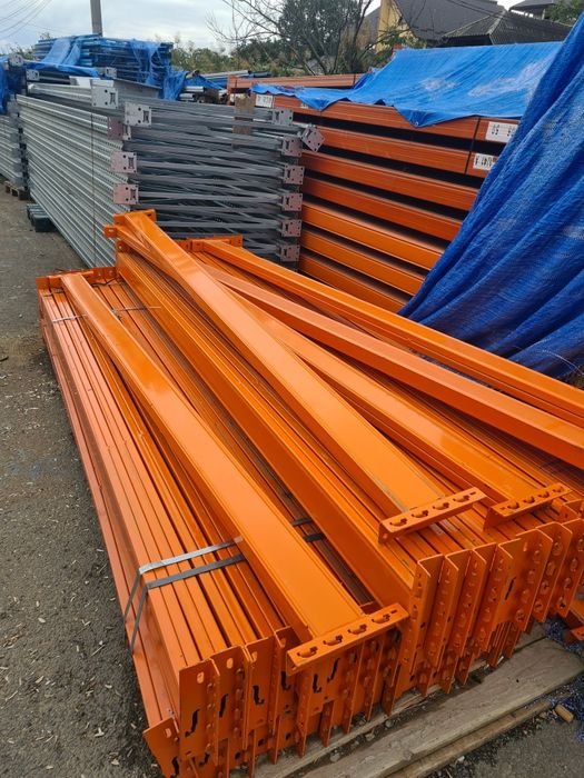 Vindem rafturi industriale