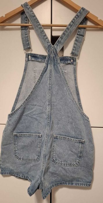 Salopeta pantaloni scurti blugi Mango
15 ani / 164-170 cm