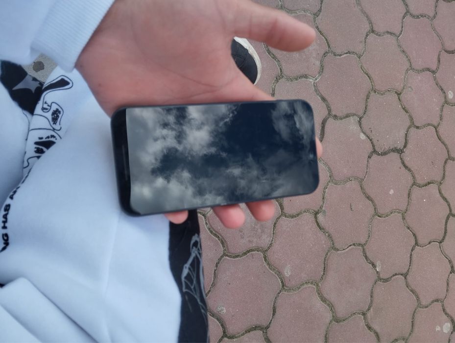 Vand iphone 12 simplu fara nici o problema