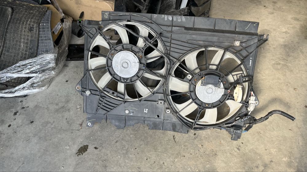 Toyota Avensis 3 09- радиаторна перка