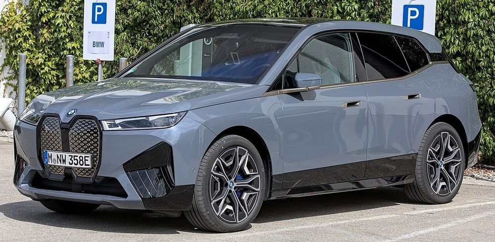 BMW IX I20 панорама