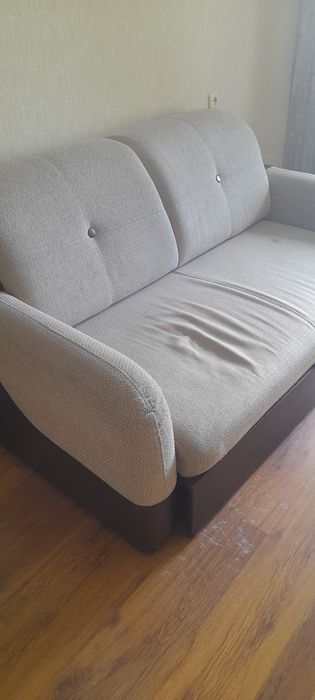 Продам за символическую цену,диван и кресло