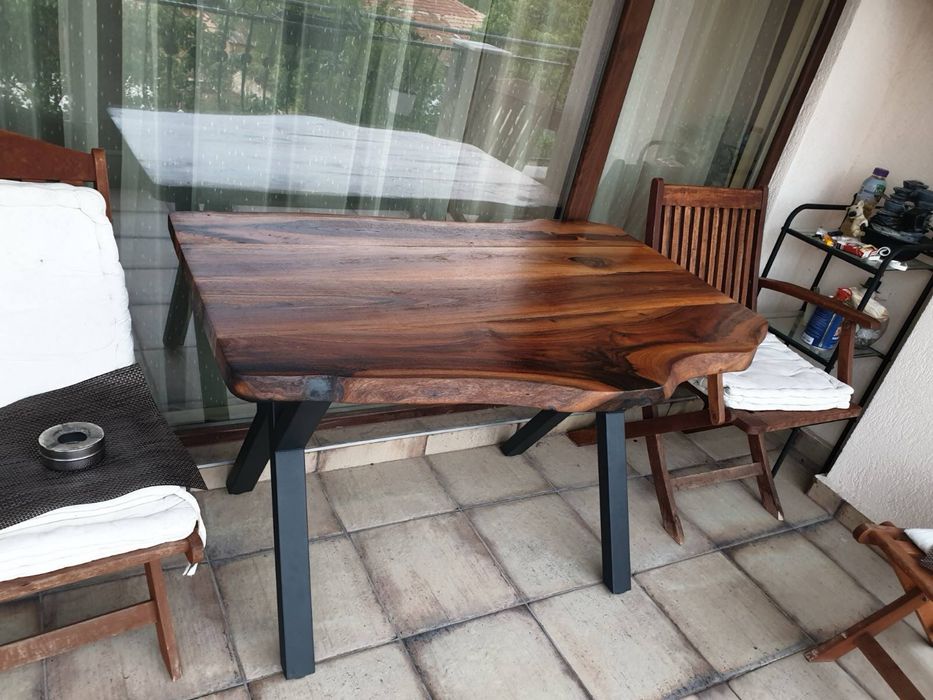 Маси трапезни и холни масивно дърво