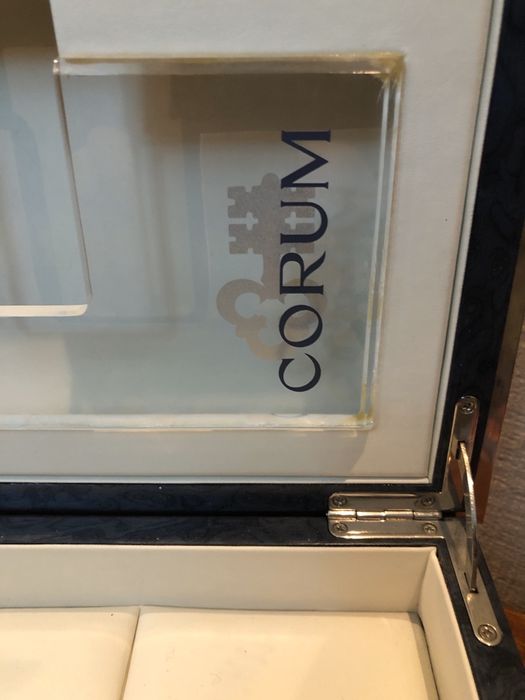 Золотые часы CORUM (Швейцария)