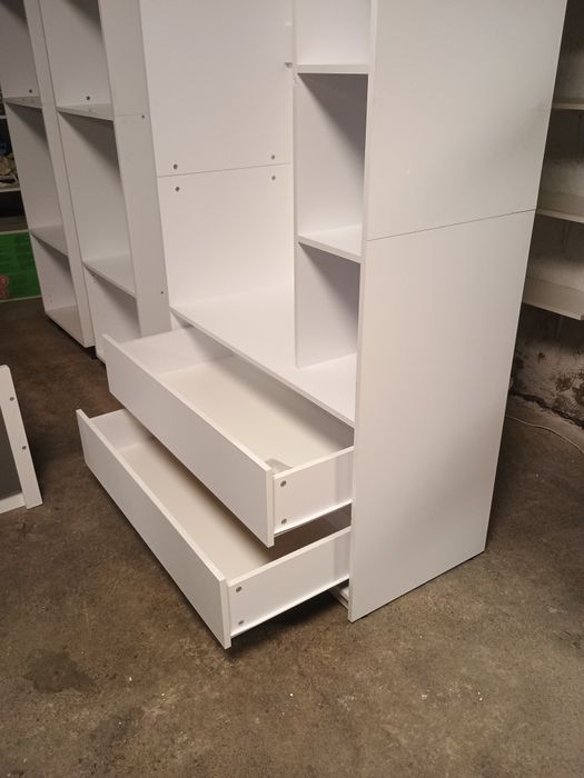 Отворен голям гардероб