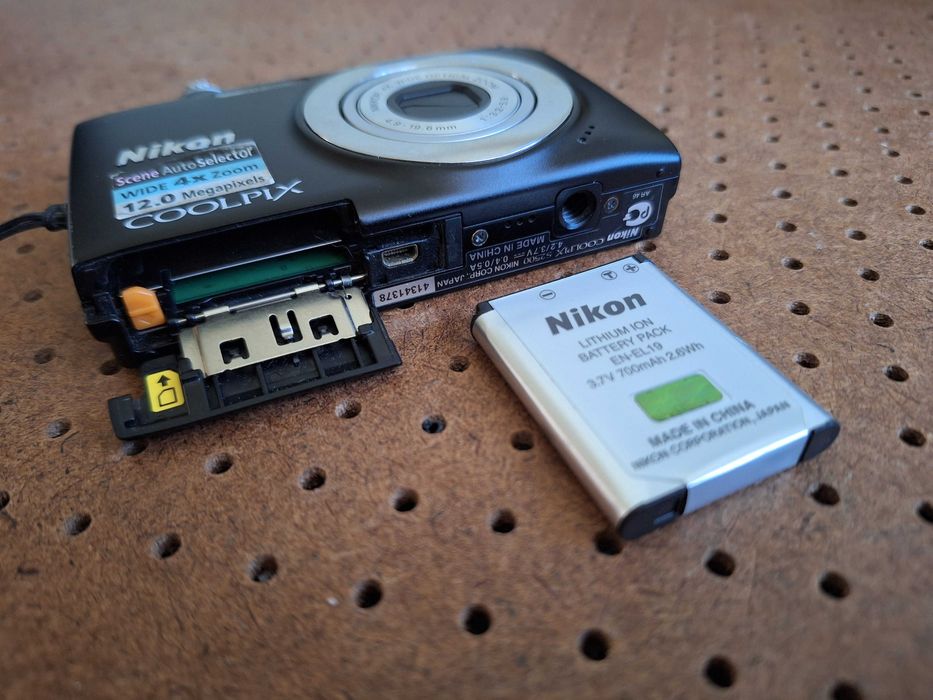 Nikon Corp Japan Coopix S2500 pt piese reparat curatat colectie