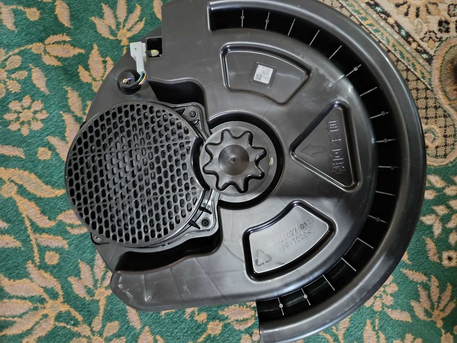 Продается новый сабвуфер колонка от машины Haval Dargo