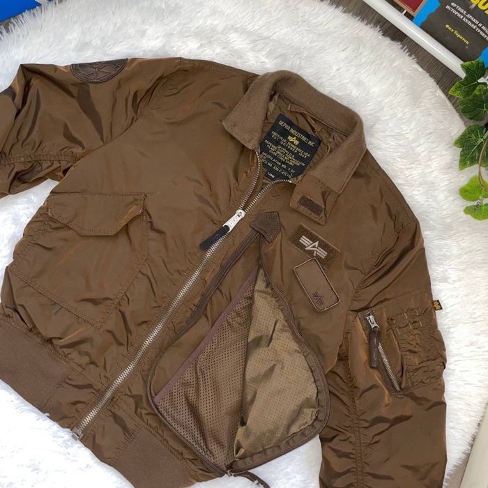 продам бомбер Alpha industries оригинальный
