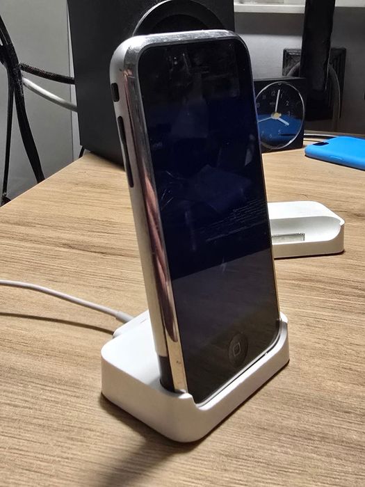 Dock original Apple cu cablu si incarcator pt iPhone si iPod, ca noi