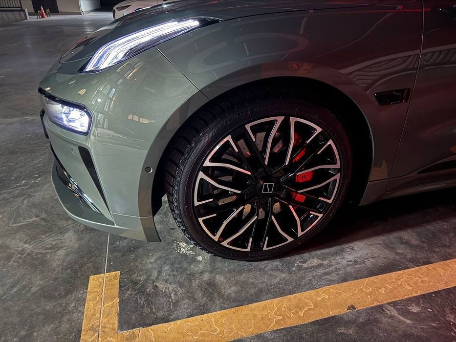 265/40R22 зимний Zeekr 001