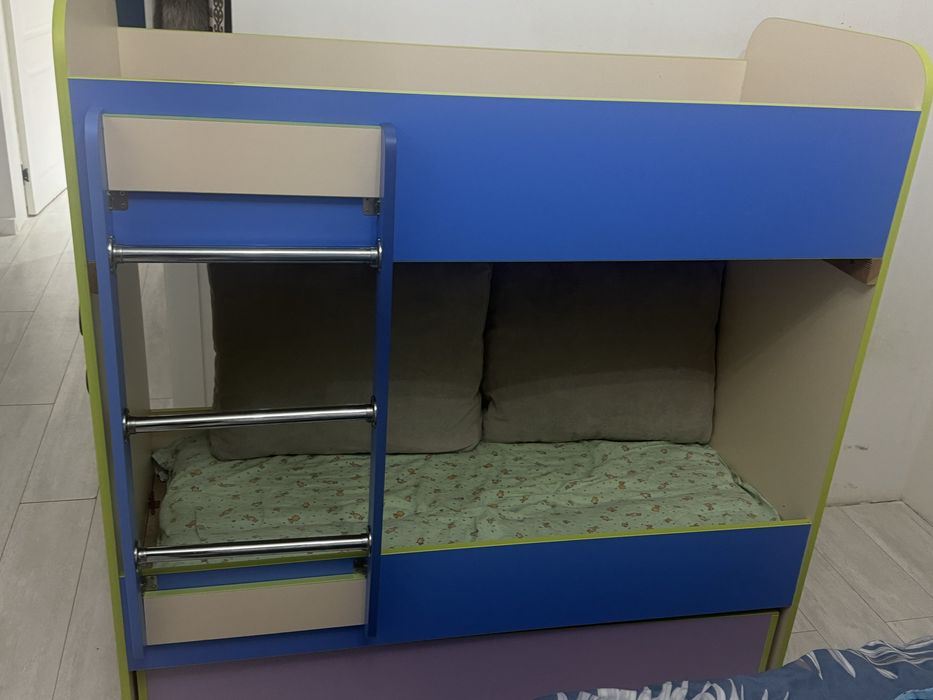 Продам двухъярусную кровать!