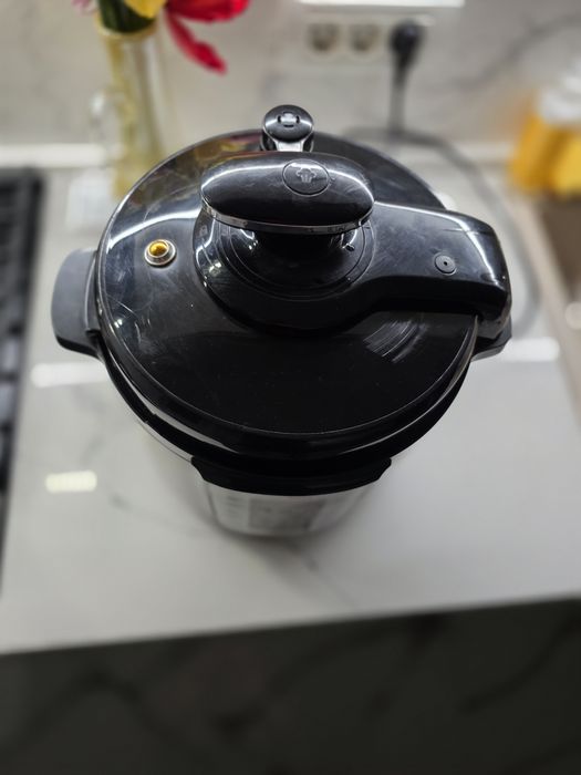 Multicooker Tefal One Pot oala sub presiune