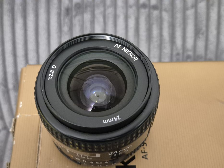 Nikon AF 24mm F2.8