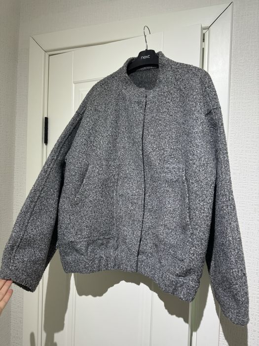 Серый бомбер, куртка