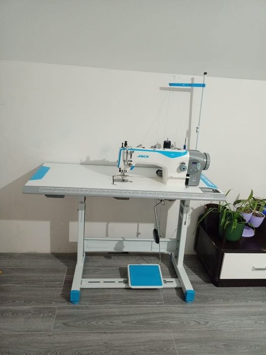 Машинка швейная 2024 г.в.