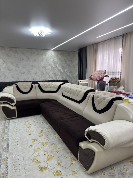 Диван 4метровый.