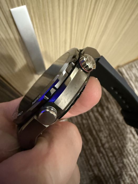 Huawei watch ultimate. Cutie completa.