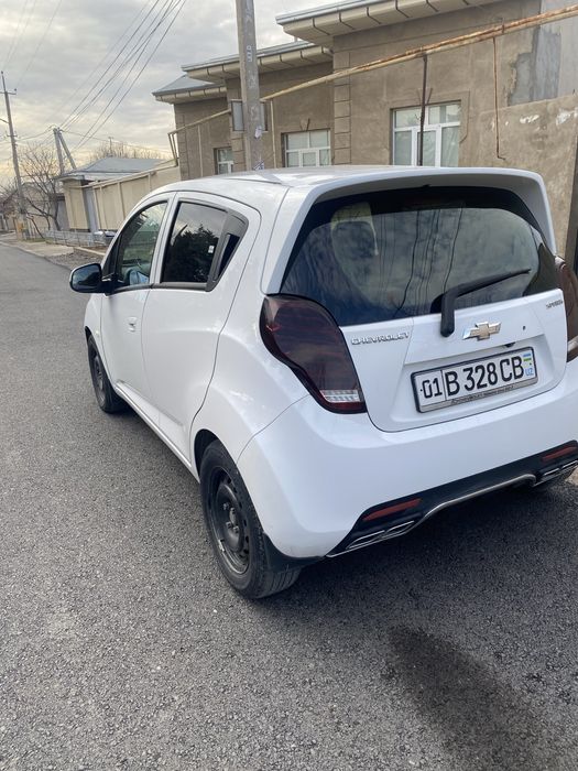 Spark 2018 yil oq  2 pazitsiya