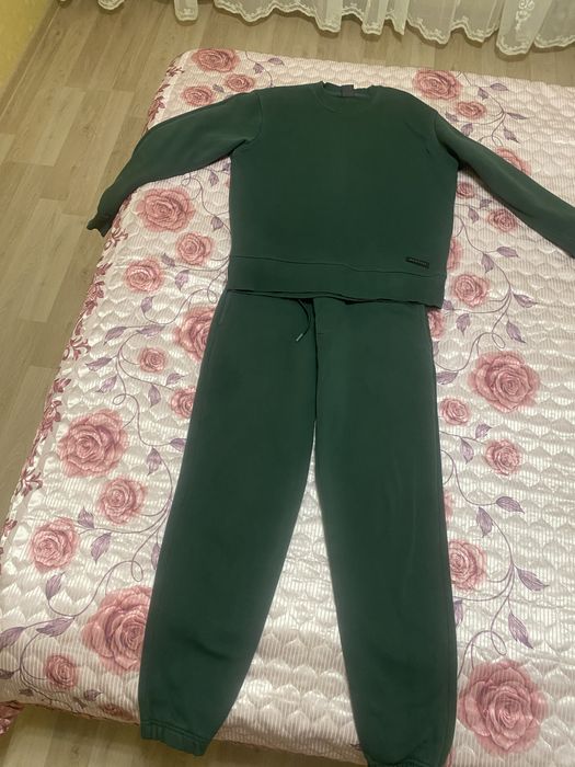 Продам спортивный костюм