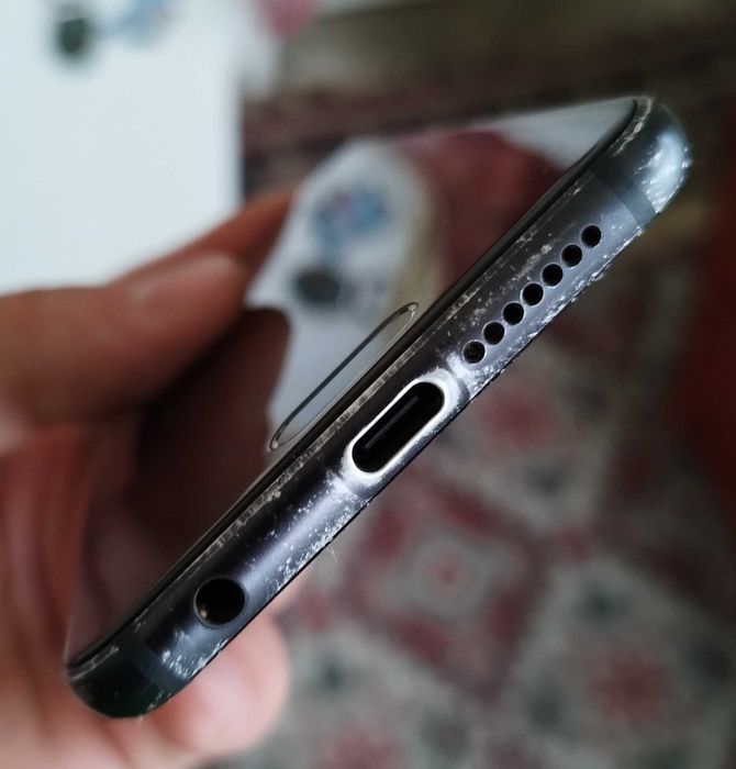 Продавам Honor 9 64 GB 4 GB RAM Dual