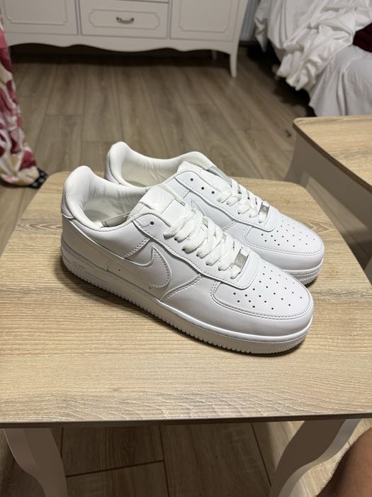 Airforce 1 noi cu eticheta 43
