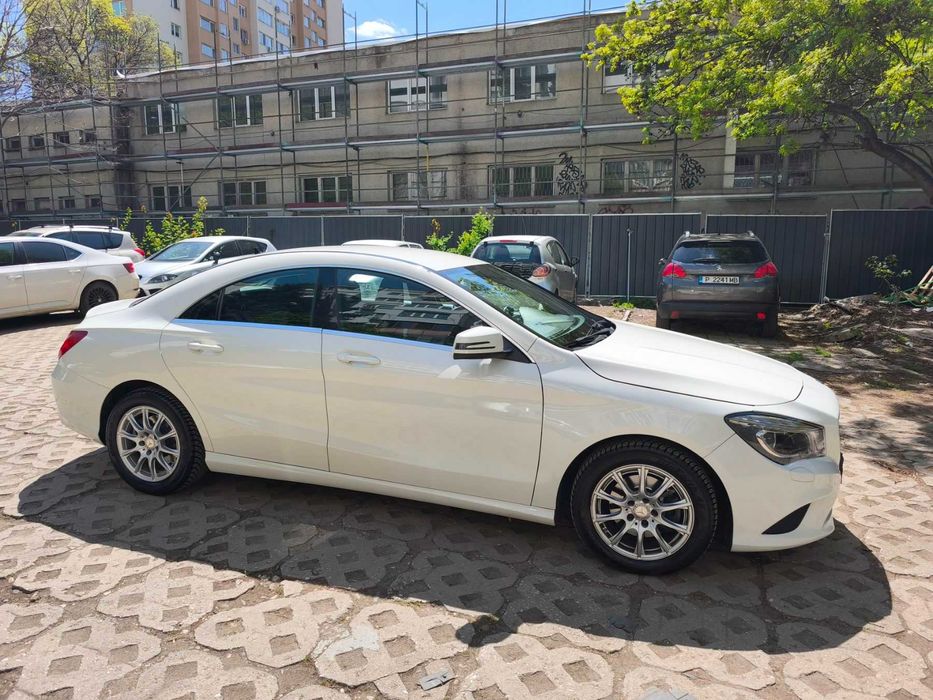 Продавам Mercedes-Benz CLA 200 в перфектно състояние!