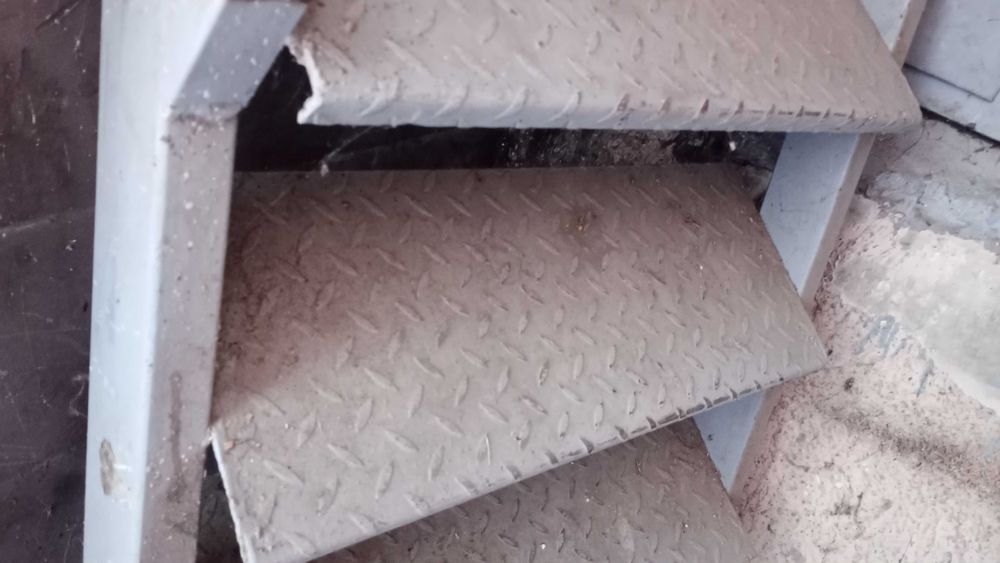 метално стълбище