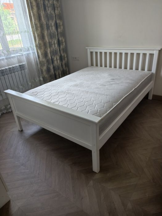 Продам спальный гарнитур