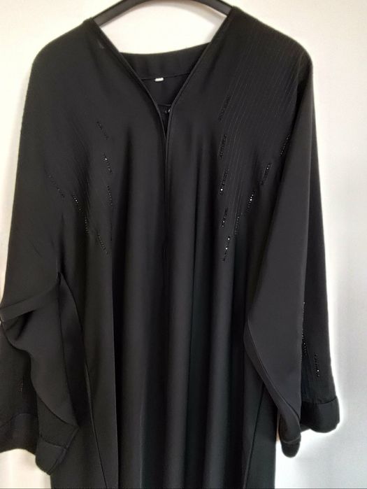 Abaya, caftan, rochie tradiționala