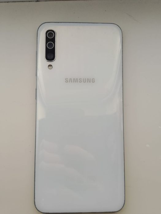 SAMSUNG A50 продам