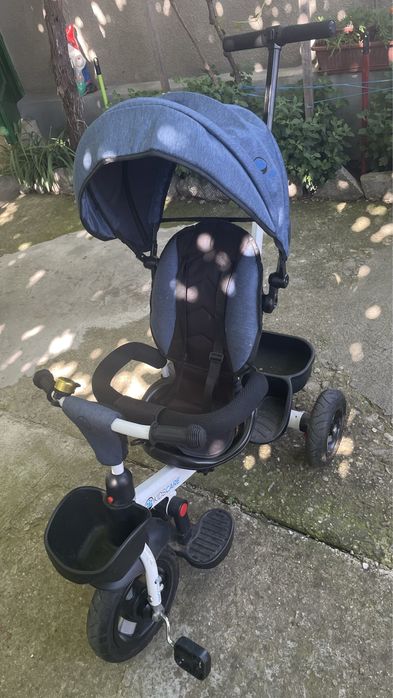 Cărucior tip tricicleta