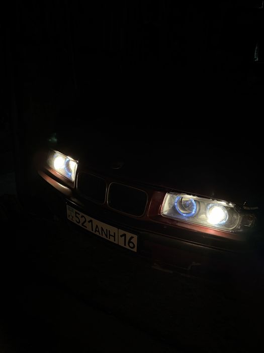 BMW 318i 1992 седан