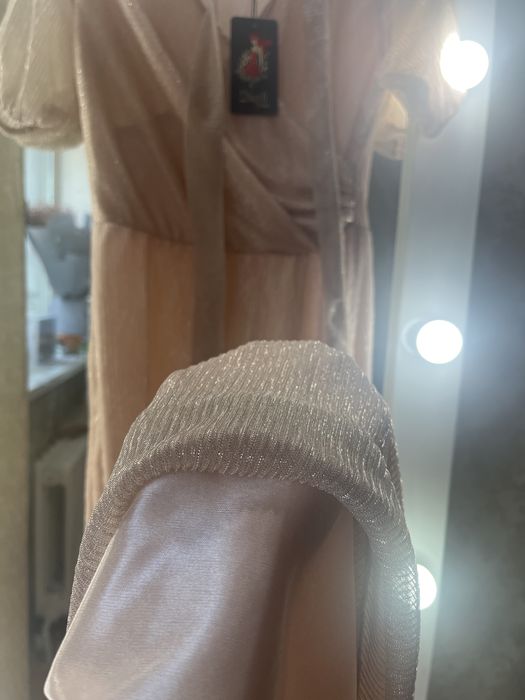 Продам красивые платья, новые