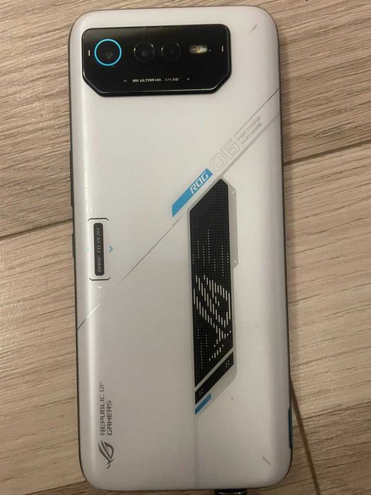 ASUS ROG Phone 6 5G – 256GB Storage / 12GB RAM