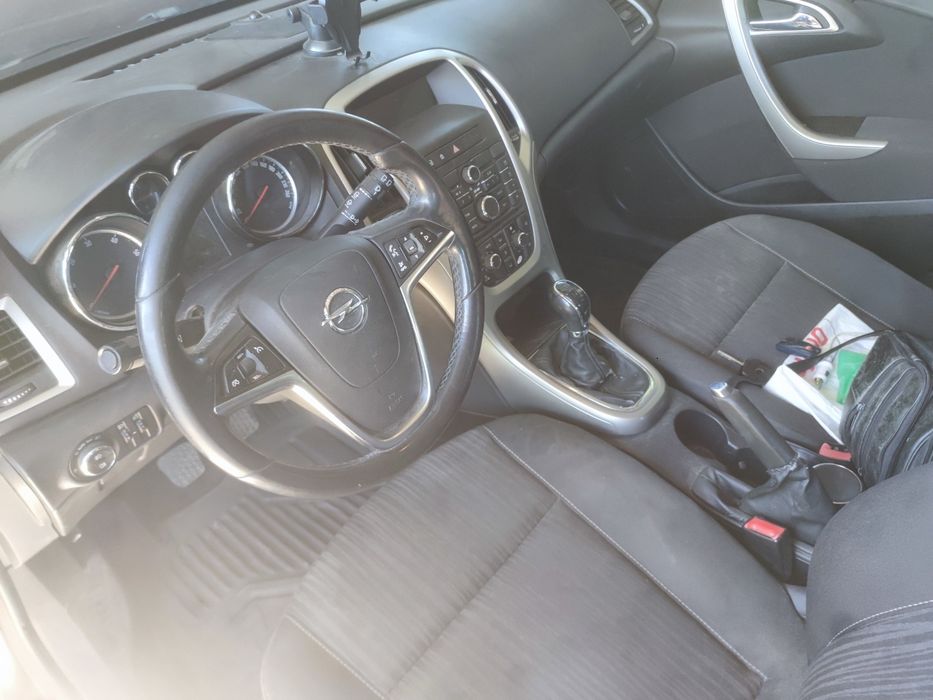 Unic proprietar vând Opel Astra J