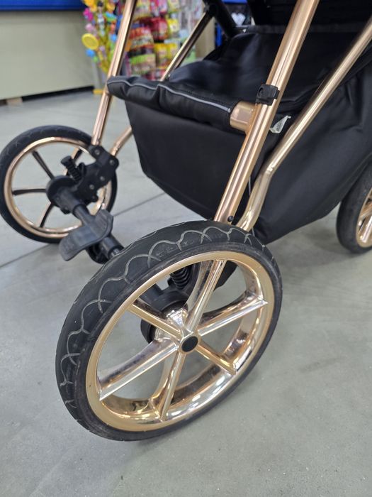 Количка + нов кош, чанта и покривало