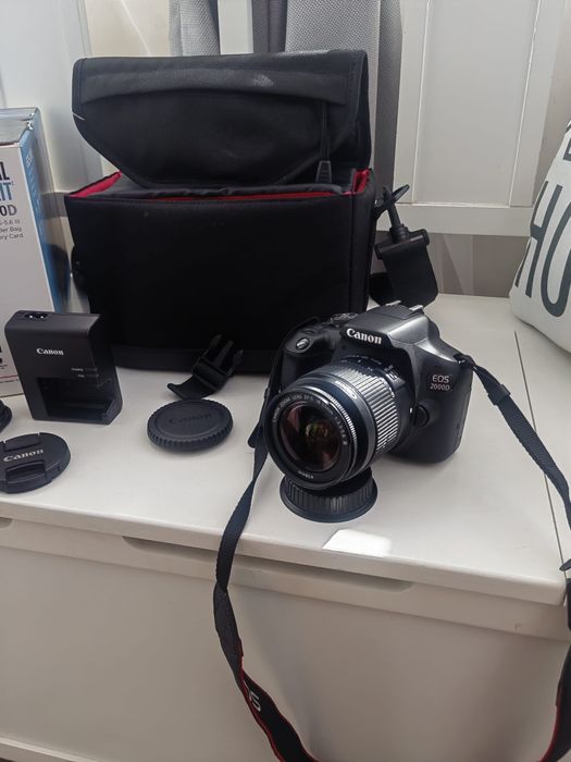 Vând aparat foto Canon