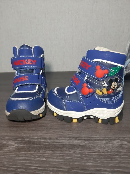 Продам детские ботиночки