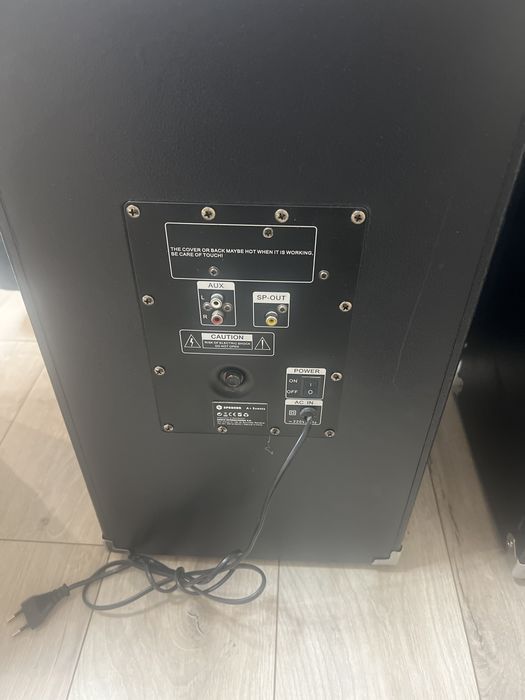 Тонколони с USB!