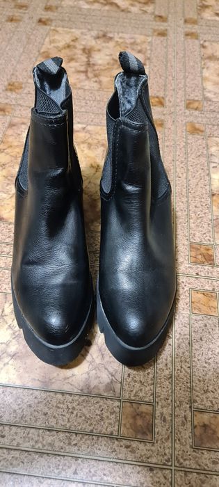 Продам ботинки кожаные. 40р.