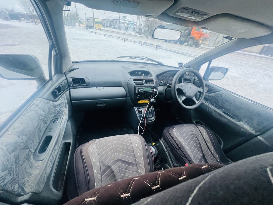 Продаю минивен на уверенном ходу