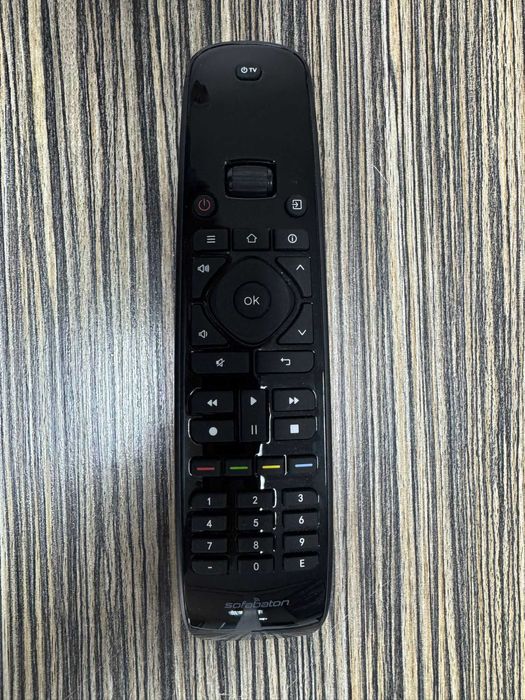 Sofabaton telecomanda universala