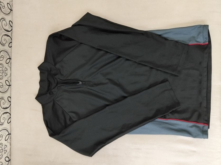 Продам джинсовку Zara originalи пару кофт
