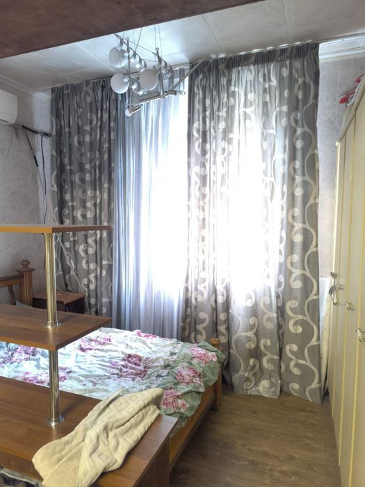 Продается квартира 1 комнатна переделаная в 2х 5я-станция метро