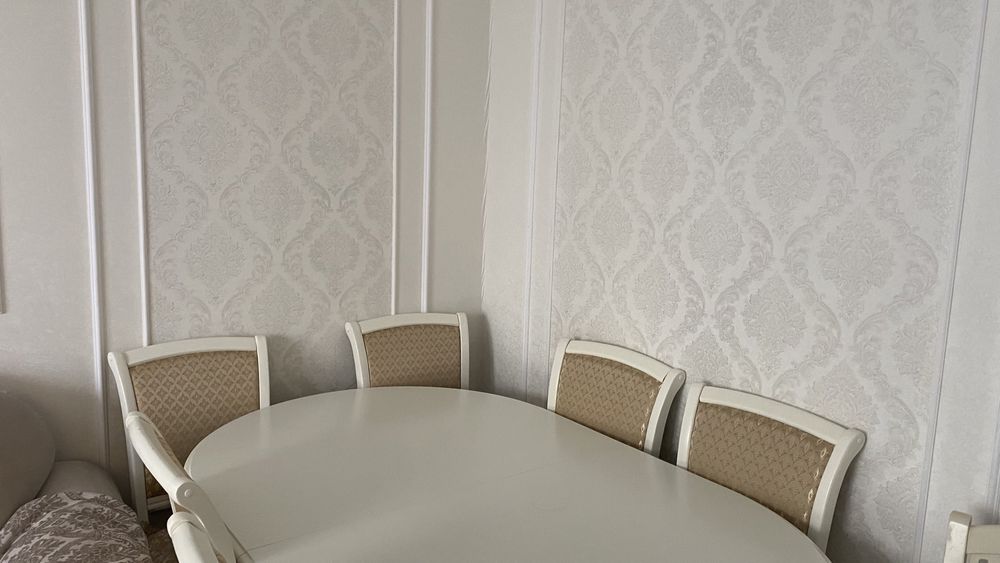 Малайзийский стол для гостиной